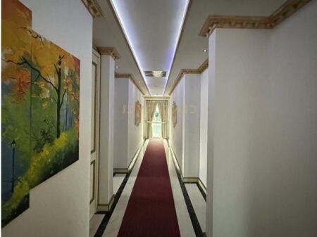 Jepet hotel me qira ne zonen e kombinatit