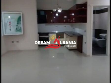 Jepet ambjent me qera ne zonen e 5 MAJ, Tirane (ID 42611406 )