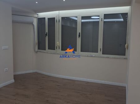 JEPET ME QERA APARTAMENT 2+1+1 " 9-KATËSHE " 900 €