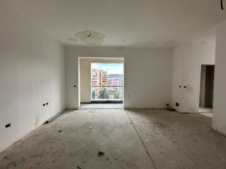 🏢 Shitet Apartament 1+1 – Square 21, Rruga e Kavajës  
