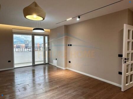 Shitet, Apartament 2+1+2, Komuna e Parisit, Tirane