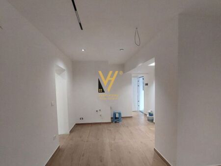 UFFICIO DI 50 M2 IN AFFITTO IN VIA QEMAL STAFA 50.000 LEKE