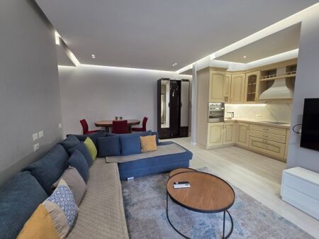 Tek Rruga Barrikadave Shitet Apartament Me Cmim Okazion 2290€/m²!