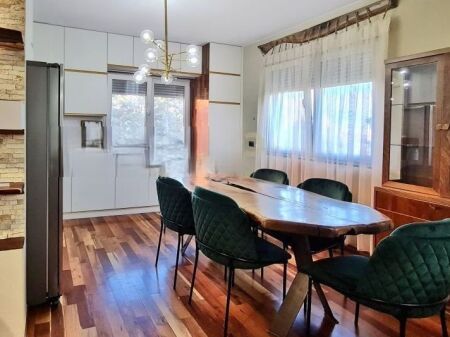 Duplex per Shitje Tek Kopshti Botanik!