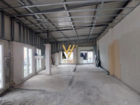 EDIFICIO COMMERCIALE DI 3 PIANI IN AFFITTO A ZOGU I ZI 5.000 EURO