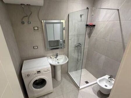 Shitet apartament 2+1+2+post parkimi ne Ali Dem