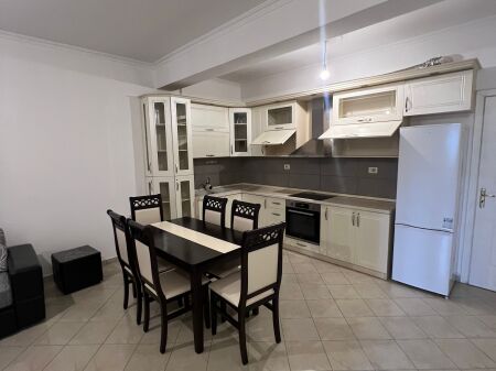 Jepet me qera 2+1+3 ballkon ne selit qender