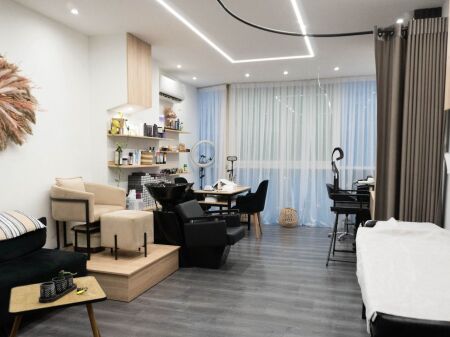 Shitje | Biznesi Parukeri Estetike | Bulevardi Zogu i Parë | 17000 €