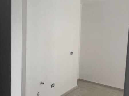 Shitet apartament 1+1 tek Universit City