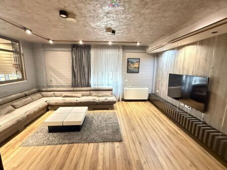 Appartamento in affitto 2+1 a Myslym Shyr (ID B220141) Tirana