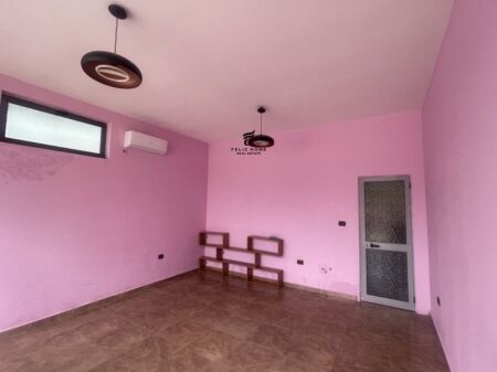 SHOP FOR RENT 30 M2 LAPRAKE 30,000 LEKE
