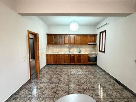 Affitto, Appartamento 2+1+Posto Auto, 450 €