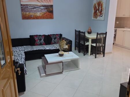 Qira,Hyrje Private 1+1+blk,Porcelan ,450 Euro/Muaj