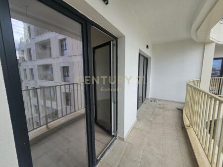 ZOGU I ZI – Shitet apartament 1+1 pranë rrethrrotullimit