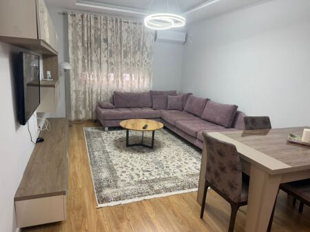Jepet Apartament 1+1 me qera Astir i mobiluar