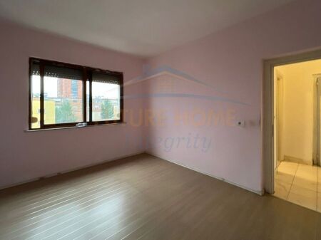 Shitet, Apartament 2+1, Ish Ekspozita, Tiranë.