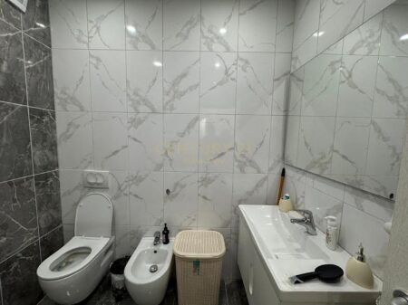 APARTAMENT PER SHITJE TE RRUGA E RE PORTIT