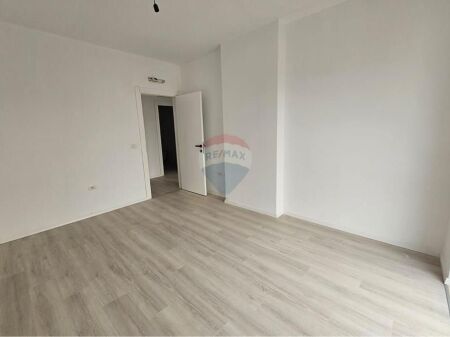 Zyre per qira tek Pazari i Ri!