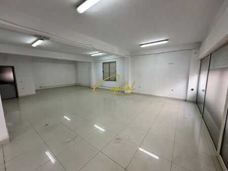 LOCALE COMMERCIALE IN AFFITTO 240 M2 DON BOSCO 140.000 LEKE