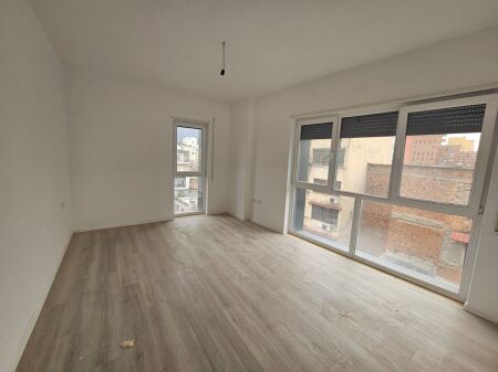 Ufficio in affitto presso la Scuola Rossa!