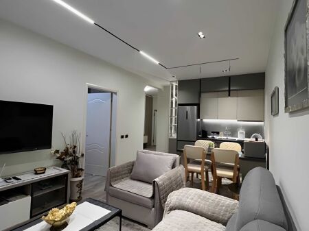 Jepet me Qira Apartament 1+1 + Ballkon – Në Qënder të Tiranës!