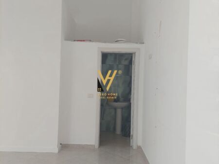 NEGOZIO 47 M2 IN AFFITTO A ASTIR 45.000 LEKE