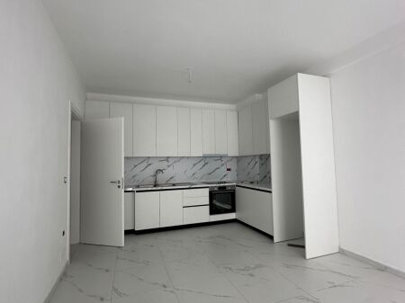 Apartament me qera 2+1