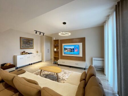 Apartament 2+1 per qira prane Globe tek Ish Parku i Autobusave.