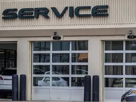 LAPRAKË- SHITET GODINË 2 KATE – BUZË RRUGE KRYESORE! 275,000 €