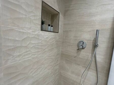 APARTAMENT ME QIRA MBI KAFE ROMA NE BLLOK