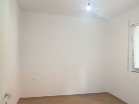 APPARTAMENTO 1+1 + VERANDA IN VENDITA A KODRA E DIELLIT