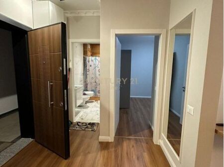 APARTAMENT 2+1 ME QIRA TEK RRUGA E DIBRES