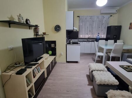 Jepet me qera shtepi private 2+1 te 21 Dhjetori