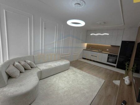 Shitet , Apartament 2+1+2 Unaza e Re, Tirane