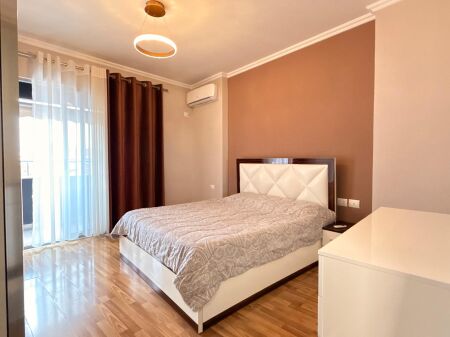 Apartament 2+1, Astir!