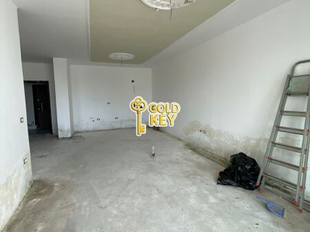 🏢 AMBIENT BIZNESI ME QERA 2+1 + 2 BANJO + VERANDË – ROTONDA E BURGUT DURRES