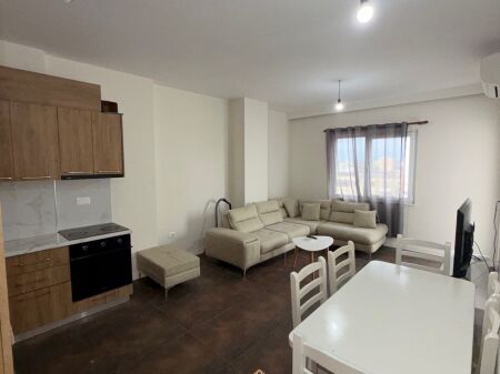 APARTAMENT ME QERA  1+1 me ballkon  450€