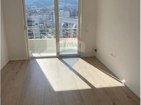 UFFICIO IN AFFITTO CON 3 AMBIENTI DI LAVORO NEL COMUNE DI PARIGI