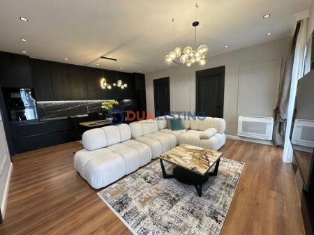 Jepet me qira apartament 3+1+2,Garden Building!!