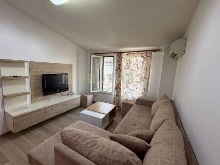 Jepet me qira apartament 1+1 Kodra e Diellit