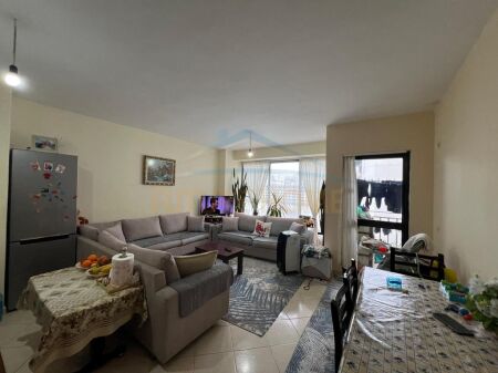 Shitet, Apartament 2+1, Misto Mame