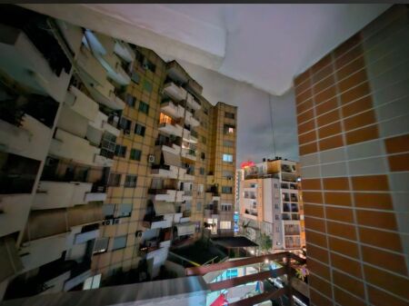 1+1,i mobiluar te bar Artisti ne astir,cmimi 400 mije leke