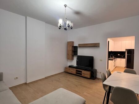 Apartament 2+1 i sapo rinovuar tek Shkolla "Eftali Koci"