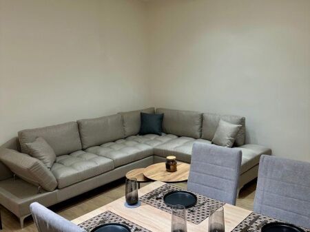 Jepet me qera apartamenti 2+1 Te Rruga Elbasanit