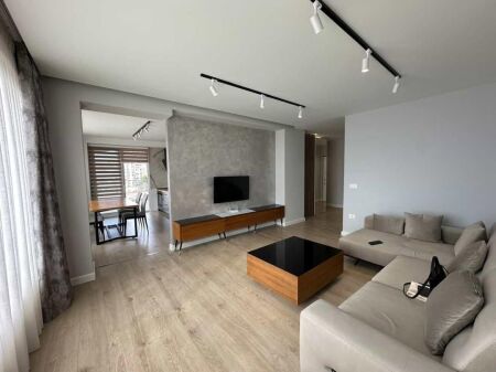 Apartament 2+1+2 me verande pamje deti