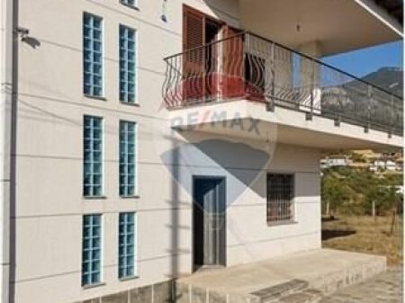 Vilë - Për Shitje - Tufinë, Tiranë 250,000 €