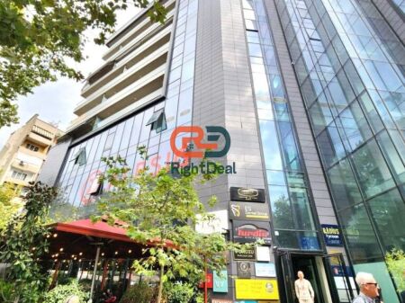 Tek "Turdiu Center" Jepet Me Qira Super Ambient Biznesi Me Fasade Nga Qendra!!