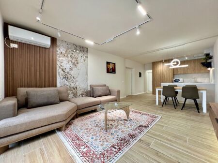 Apartament me qira Rruga Irfan Tomini, prane shkolles 26 Nentori