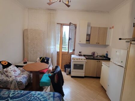 Monolocale in affitto in Via Besa