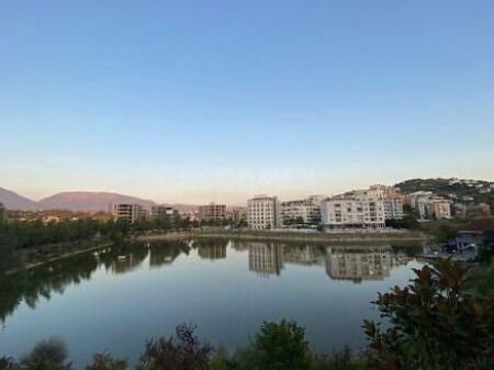 Okazion Shitet Apartament+Parking Ne Liqenin e Thate
